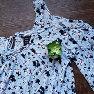 🔥3/$15 TORRID Cold Shoulder Floral Tie Front Top